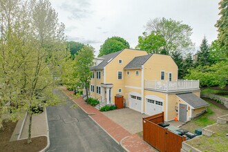 Foundry Square Condominiums in Newburyport, MA - Foto de edificio - Building Photo