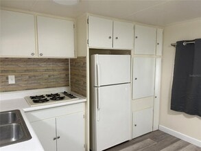 1410 Lakeview Dr in Tavares, FL - Building Photo - Building Photo