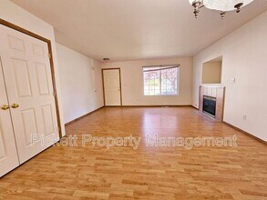 5715 Gateway Ln NE in Bremerton, WA - Building Photo - Building Photo