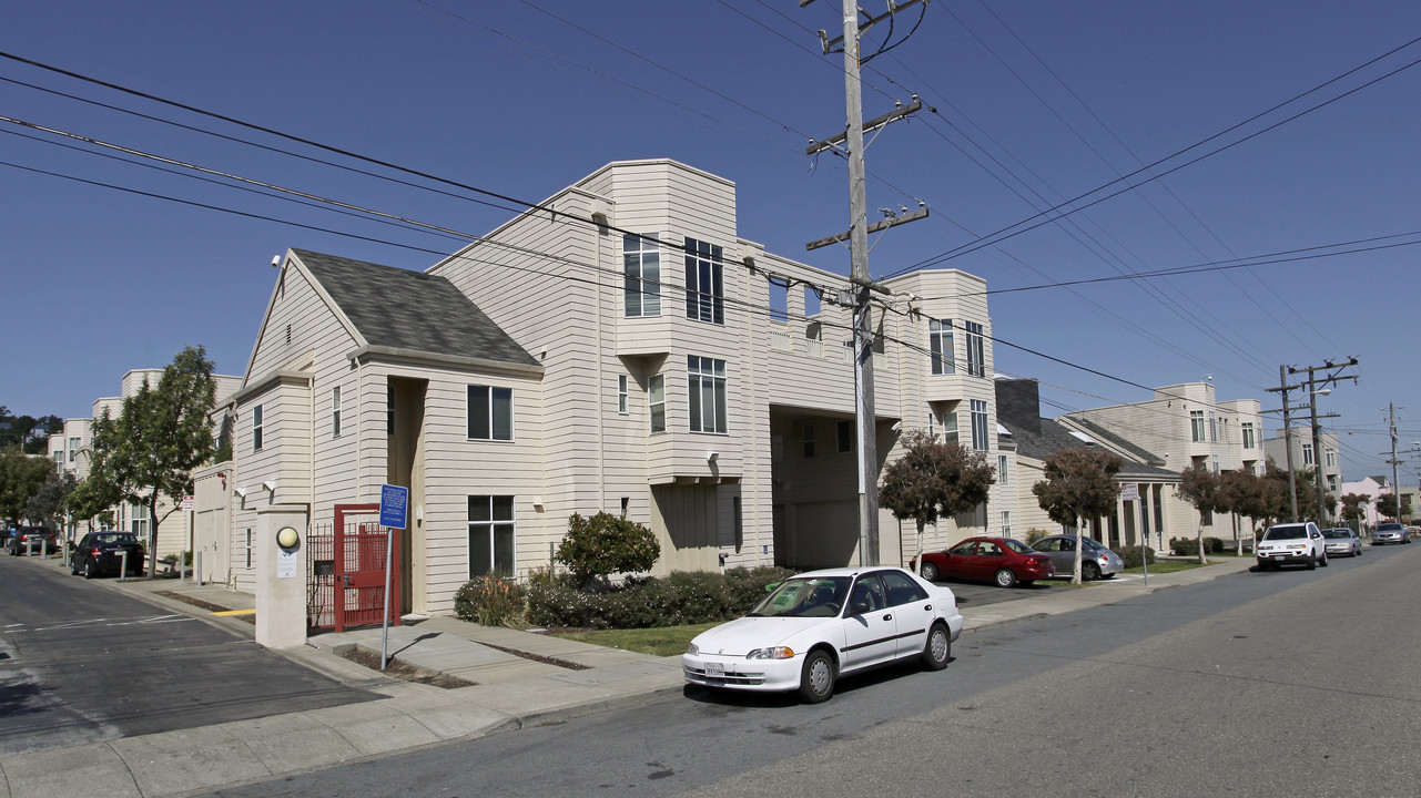 Britton Court Apartments in San Francisco, CA - Building Photo