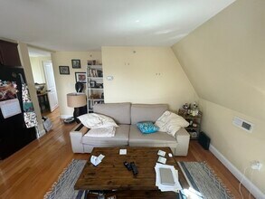 206 Summer St, Unit 206-3 in Somerville, MA - Building Photo - Building Photo