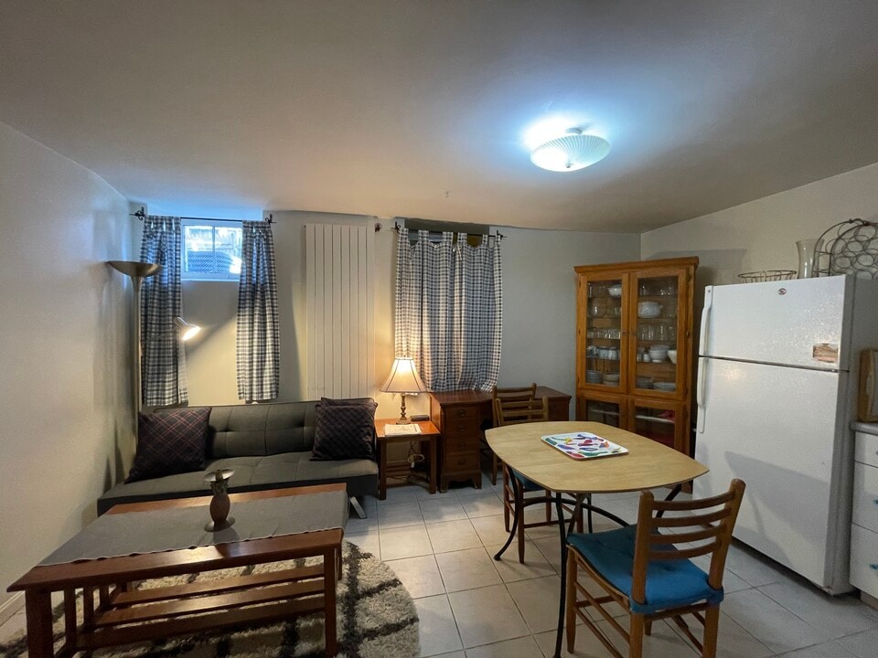 54 Hobson St, Unit garden level in Boston, MA - Foto de edificio