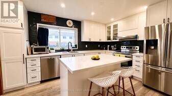 1010 Glen St in Oshawa, ON - Building Photo