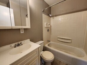 105 9th Ave in Nederland, TX - Building Photo - Building Photo