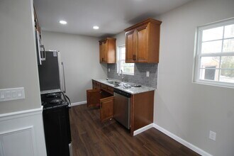 4805 Toledo Ct in Louisville, KY - Foto de edificio - Building Photo