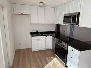 1101 S Ham Ln, Unit Duplex in Lodi, CA - Foto de edificio - Building Photo