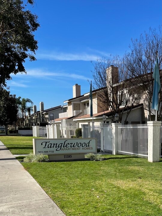 Tanglewood Apartments in Riverside, CA - Foto de edificio