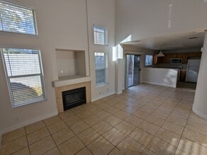 7233 Pinon Crest Ct in Las Vegas, NV - Building Photo - Building Photo