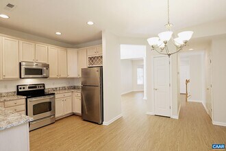 164 OLD FIFTH Cir in Charlottesville, VA - Building Photo - Building Photo