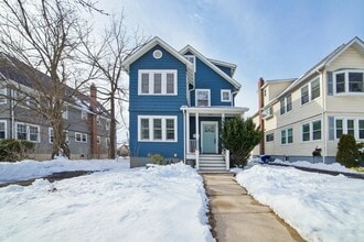 42 Brookfield Rd in Montclair, NJ - Foto de edificio - Building Photo