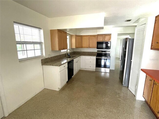 4546 Huntington St NE in St. Petersburg, FL - Building Photo - Building Photo
