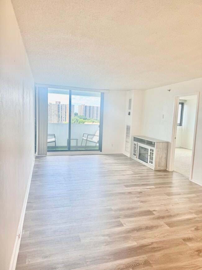 5911 Edsall Rd, Unit PH10 in Alexandria, VA - Building Photo - Building Photo