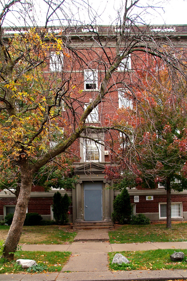 Park Square Apartments in Detroit, MI - Building Photo - Building Photo