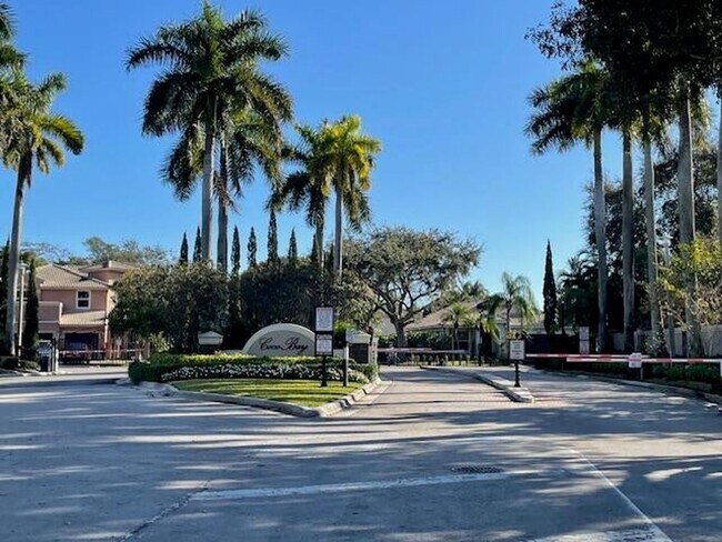 6352 NW 36th Ave in Coconut Creek, FL - Building Photo - Building Photo