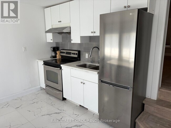 5757 Stanley Ave in Niagara Falls, ON - Building Photo - Building Photo