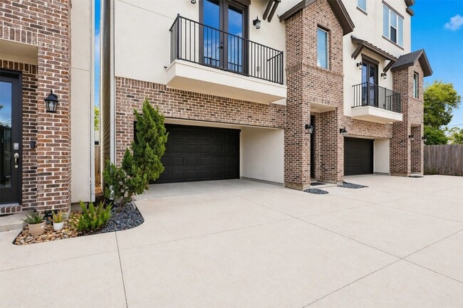 913 Oak St in Houston, TX - Building Photo - Building Photo