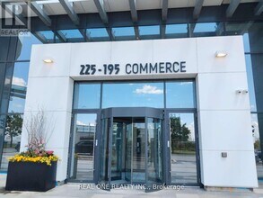 225 Commerce St in Vaughan, ON - Building Photo - Building Photo