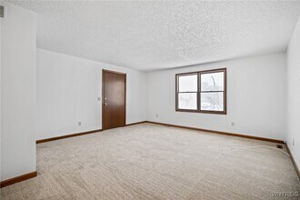 325 Kaymar Dr in Buffalo, NY - Building Photo - Building Photo