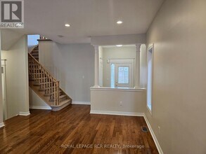 241 Denise Cir in Newmarket, ON - Building Photo - Building Photo