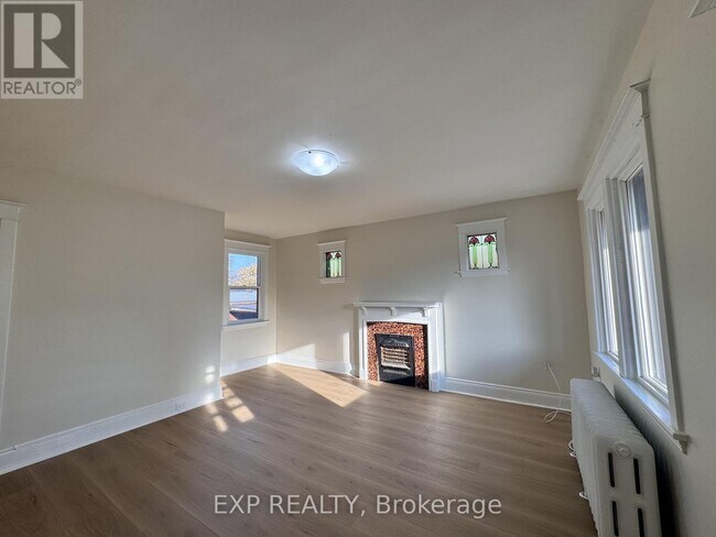 321 Hunter St E in Hamilton, ON - Building Photo - Building Photo