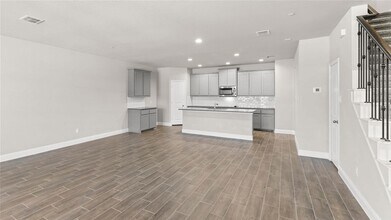 5968 Bursey Rd in Watauga, TX - Foto de edificio - Building Photo