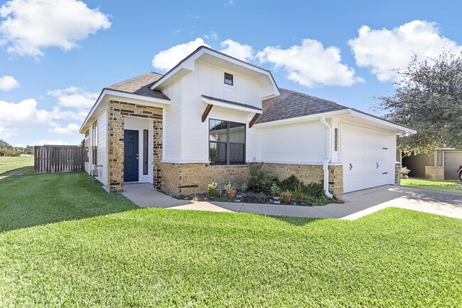 3804 Wild Horse Creek Ct in College Station, TX - Foto de edificio - Building Photo