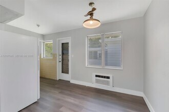 923 N 17th Ave in Hollywood, FL - Building Photo - Building Photo