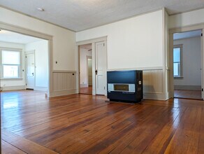 21 Phoenix St in Central Falls, RI - Building Photo - Building Photo