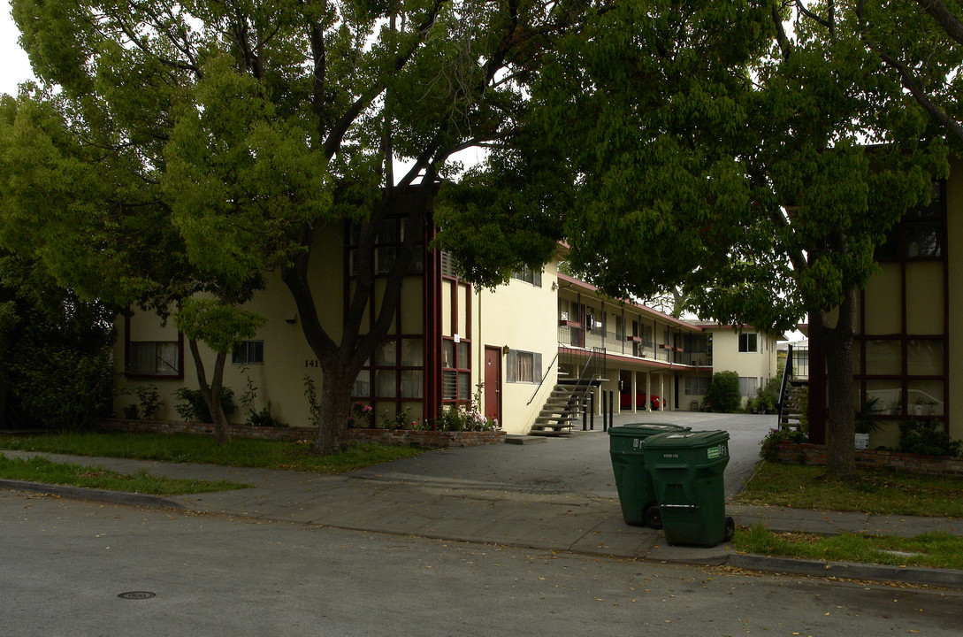 1415 Ebener St in Redwood City, CA - Building Photo