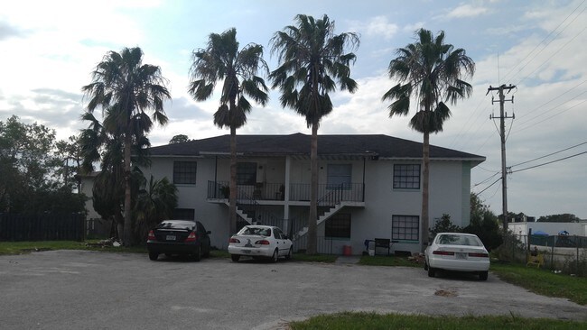 37 Carla Ct in Winter Haven, FL - Foto de edificio - Building Photo