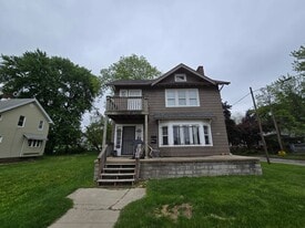 3302 Parkwood Ave in Toledo, OH - Building Photo
