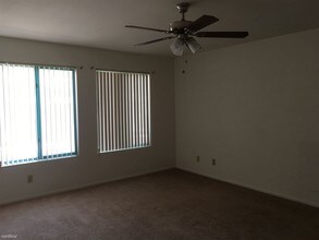 1575 W Warm Springs Rd-Unit -Unit 2211 in Henderson, NV - Building Photo - Building Photo