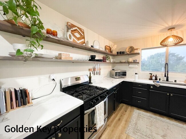 4225 Fiesta Way in Oceanside, CA - Building Photo - Building Photo