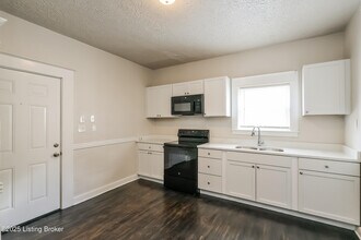 637 Lindell Ave in Louisville, KY - Building Photo - Building Photo