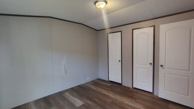 3637 SE 6th St in Topeka, KS - Foto de edificio - Building Photo