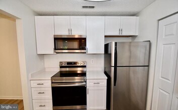 12901 Churchill Ridge Cir in Germantown, MD - Building Photo - Building Photo