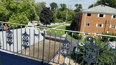 1639 Oakwood Ave-Unit -2c in Des Plaines, IL - Building Photo - Building Photo