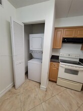 6195 NW 186th St in Hialeah, FL - Foto de edificio - Building Photo