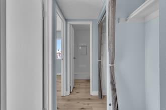 725 N Royal Crest Cir in Las Vegas, NV - Building Photo - Building Photo