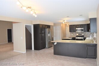 5841 Ruby Dr in Troy, MI - Building Photo - Building Photo