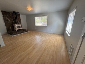 1453 NW Elgin Ave in Bend, OR - Building Photo - Building Photo