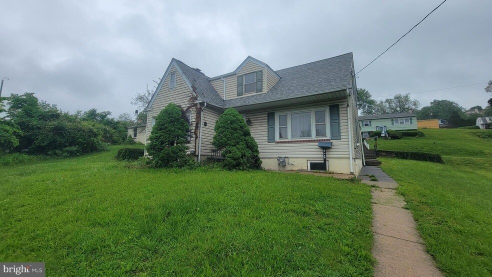 1210 Matsonford Rd in Conshohocken, PA - Building Photo