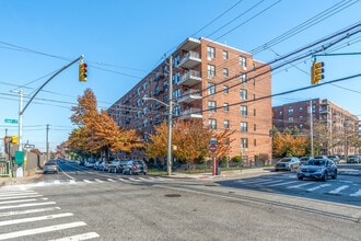 Grant Terrace Condominium in Staten Island, NY - Foto de edificio - Building Photo