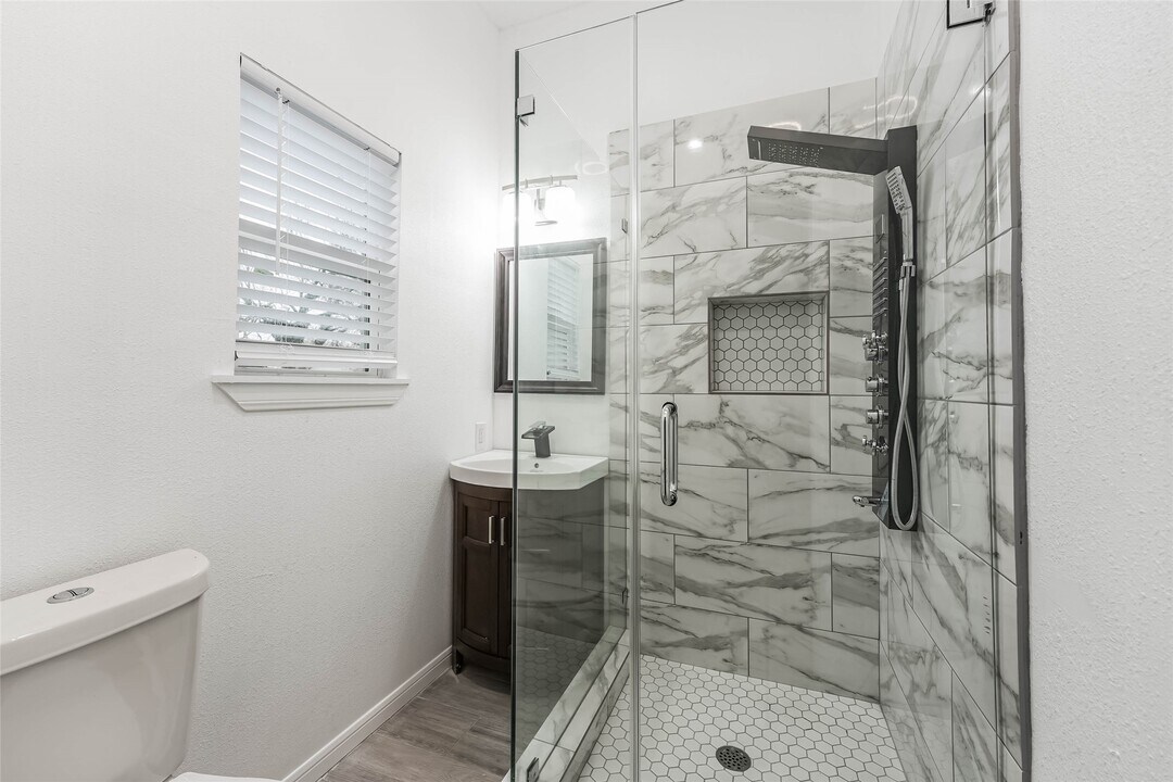 212 Clifton St in Houston, TX - Building Photo