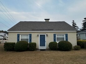 302 N Shores Rd in Washington, NC - Building Photo