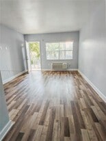 8000 NE Bayshore Ct in Miami, FL - Building Photo