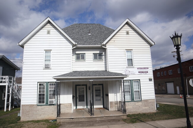 86 3rd St, Unit 1 in California, PA - Building Photo - Building Photo