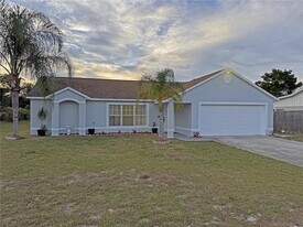 1820 Hallcrest Dr in Deltona, FL - Building Photo