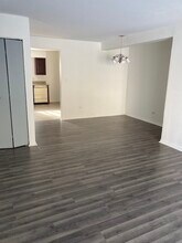 92 Olesen Dr in Naperville, IL - Building Photo - Building Photo