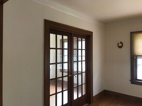 136 Melbourne Ave SE, Unit Second Floor Flat Floor in Minneapolis, MN - Building Photo - Building Photo